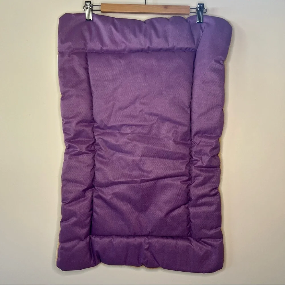 TÁN AND PURPLE DOG BED